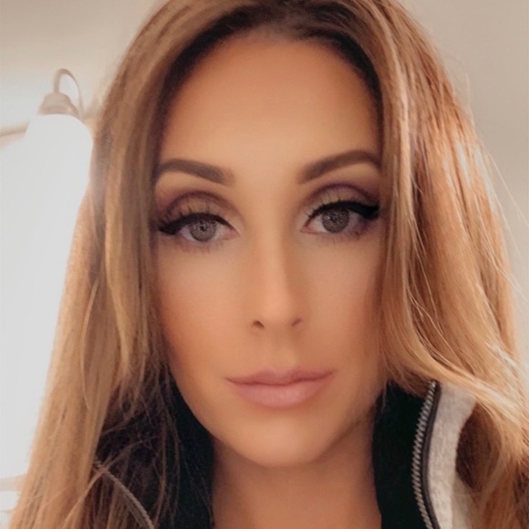 Meet your Posher, Sarah - Picture 1 of 1